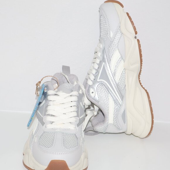 NEW Reebok Leather Charge Athletic Sneakers grey multi - Picture 3 of 4